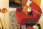 北欧家具イドゥン 赤いファブリックソファー(レッド)と照明 インテリアデザイナーズブランド