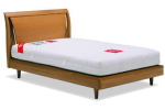 素材にタモ材を贅沢に使用した本格派のベッド